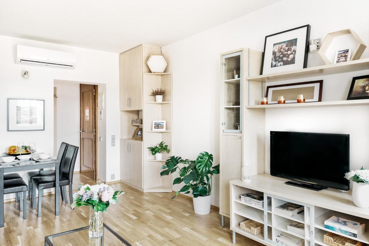 Lil Apartment With Tyn Cathedral View, Parking & Ac Prag Eksteriør billede